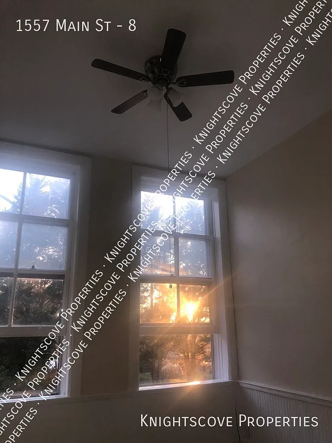 Small 2nd floor, 1 bedroom apt in beautiful historic building, Quiet setting — Photo 3