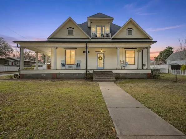 398 S Montgomery St, Gilmer, TX 75644