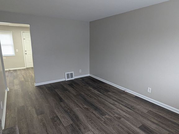 3rd image of 1404 20th St NE #1412