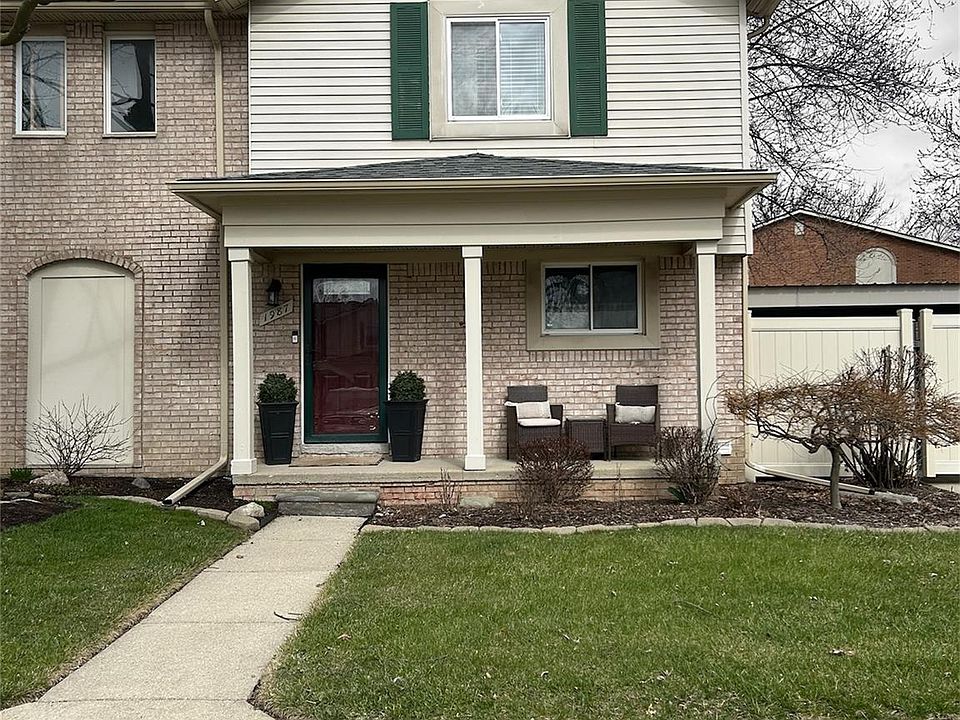 1st image of 1987 E Franklin Dr #65
