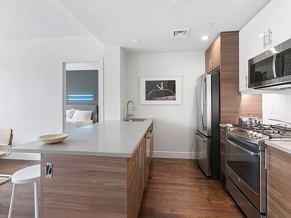 4th image of 843 Lexington Ave #2H