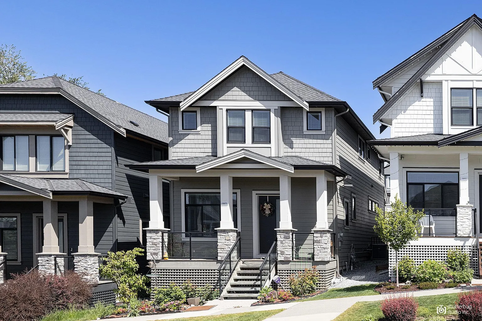 16475 21a Ave photo 1