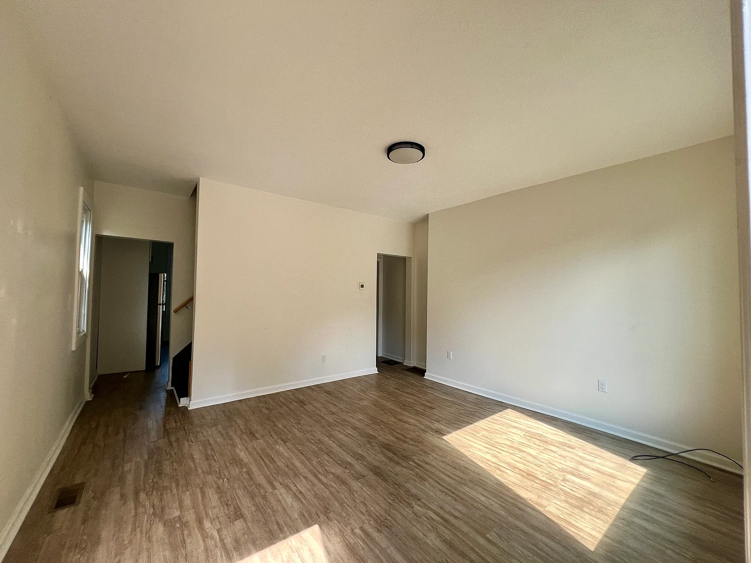 3 bed, 2.5 bath, 1122 sqft, $1,825 — Photo 3