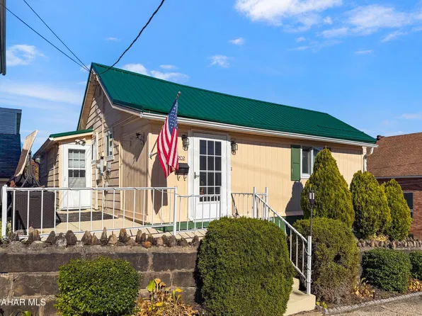1202 Roberts St, Nanty Glo, PA 15943