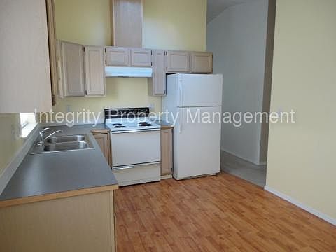 3rd image of 5913 27th St NE