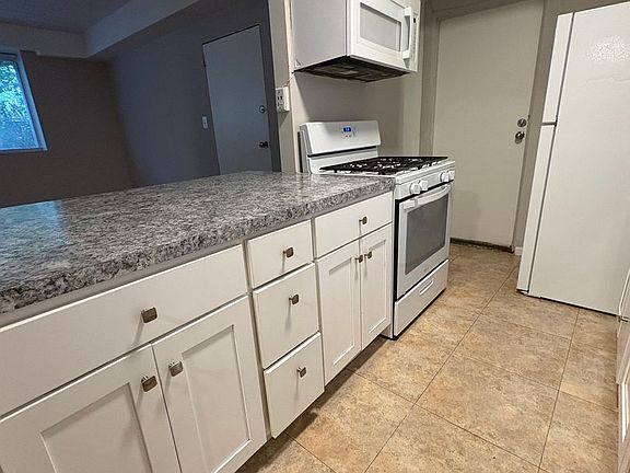 5th image of 135-143 S Waller Avenue Gdn #As-a