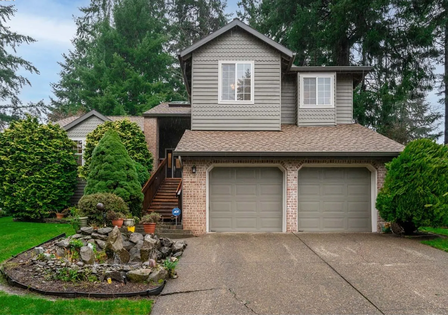 Beautiful Updated 3 Bedroom Home Located on a Large Lot in a Cul-de-sac Close to Meridian Park Ho... — Photo 1
