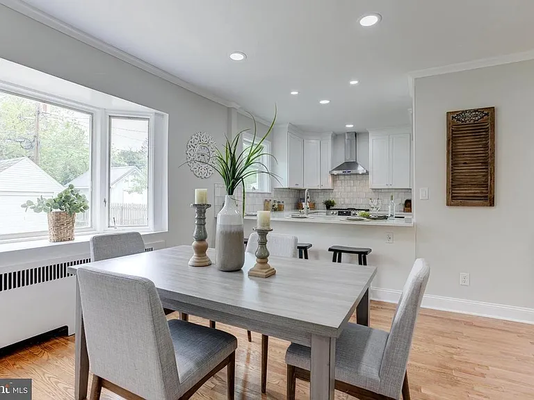 702 Kingston Rd — Photo 8