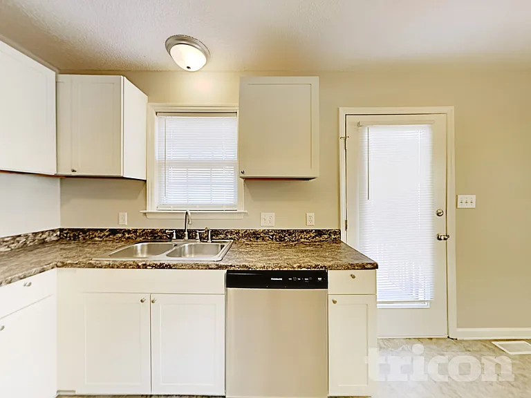1428 Smokey Mountain Dr — Photo 5