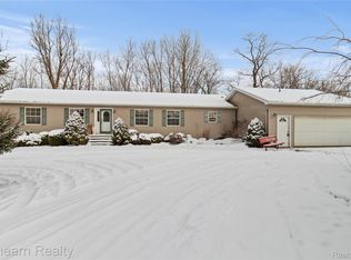 9023 Circle Lake Dr, Grand Blanc, MI 48439