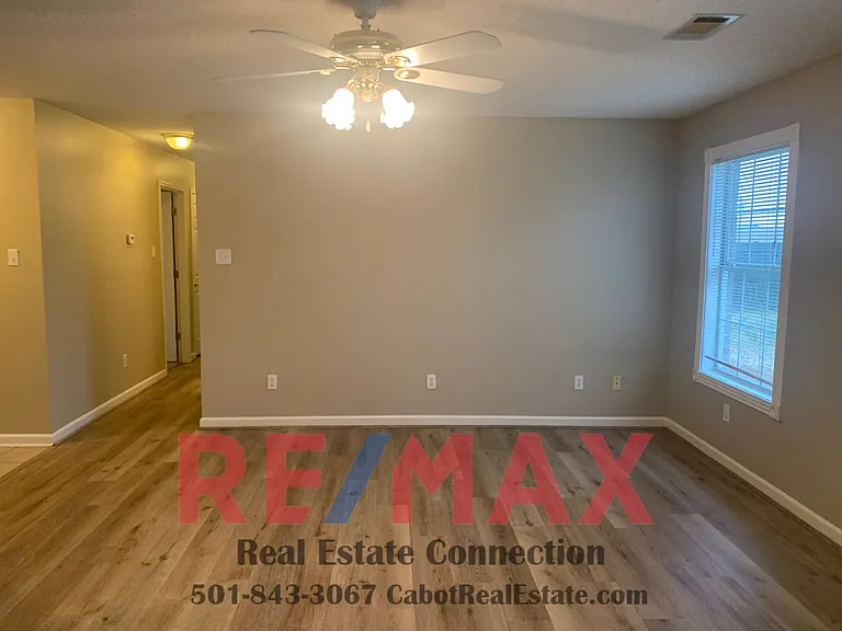 35 Reno Dr — Photo 2