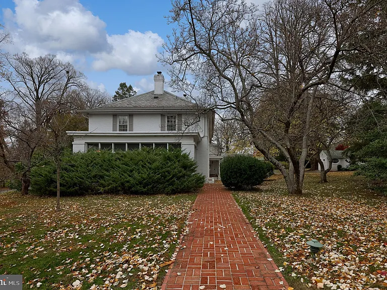 226 E Caracas Ave — Photo 64