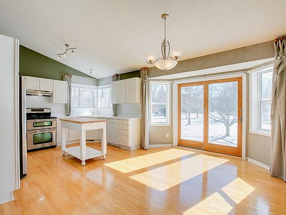 4th image of 4674 Stratford Ln