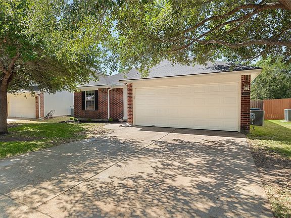 3rd image of 15302 Faircrest Ct