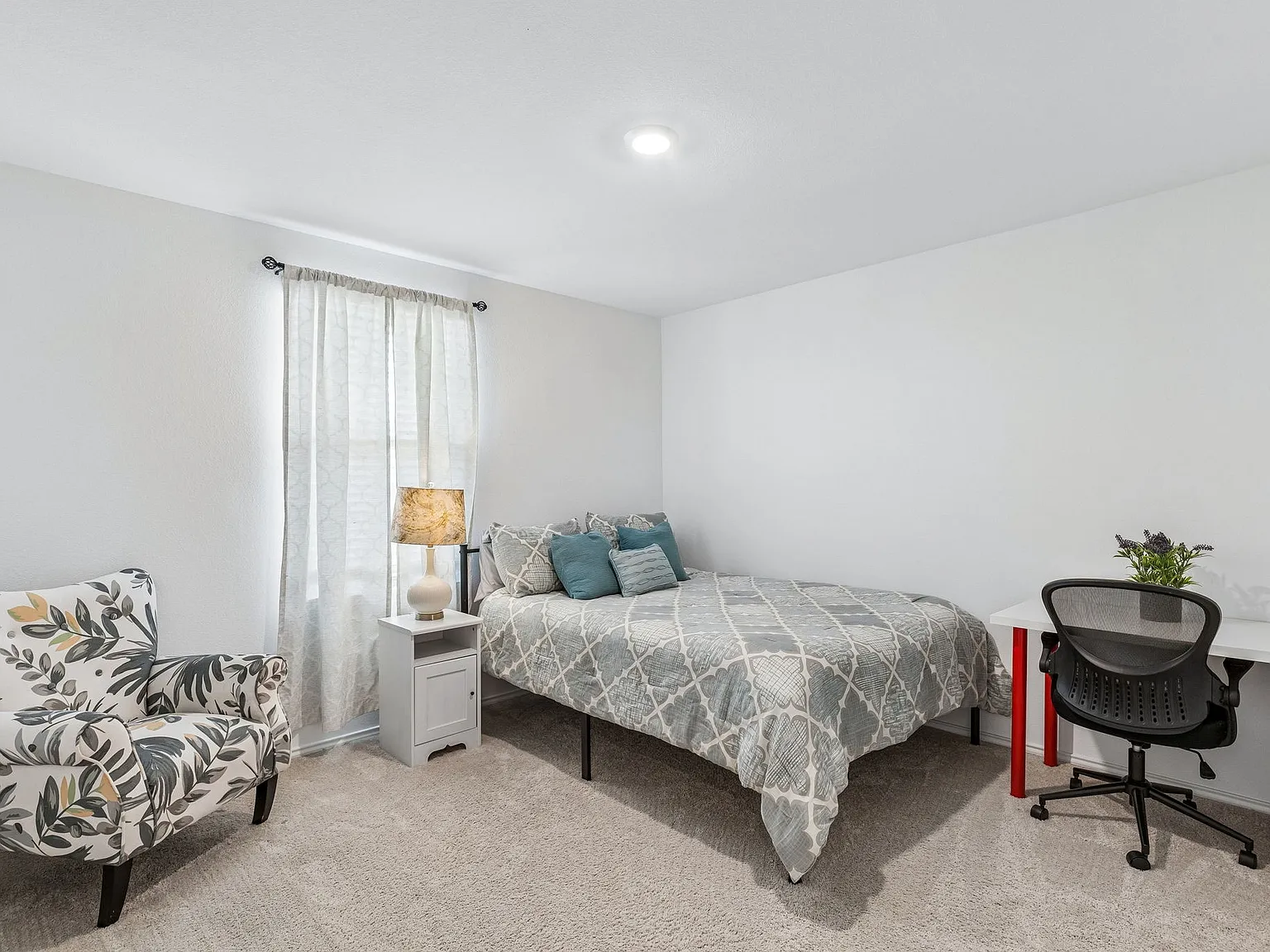 4 bed, 1756 sqft, $2,000 — Photo 4