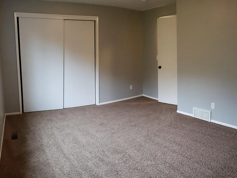 Upper bedroom (2)
