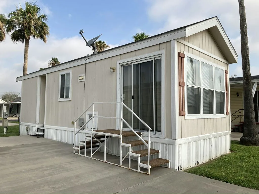 1 bed, 1.0 bath, 385 sqft, $1,200 — Photo 3