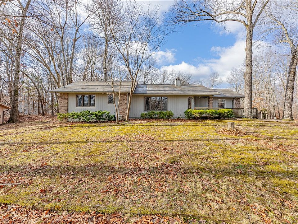 1st image of 6 Amesbury Dr
