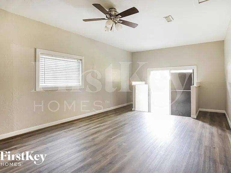 6004 Farley Ave — Photo 6
