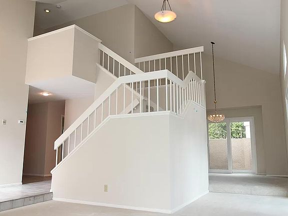 4th image of 10442 Colina Way