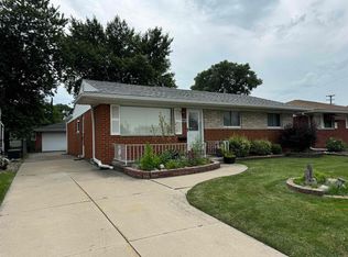 22208 Avon St, Saint Clair Shores, MI 48082