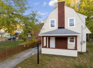 233 Oakwood Ave, Rockford, IL 61101
