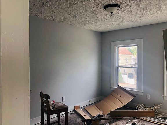 3rd image of 212 Rosette St