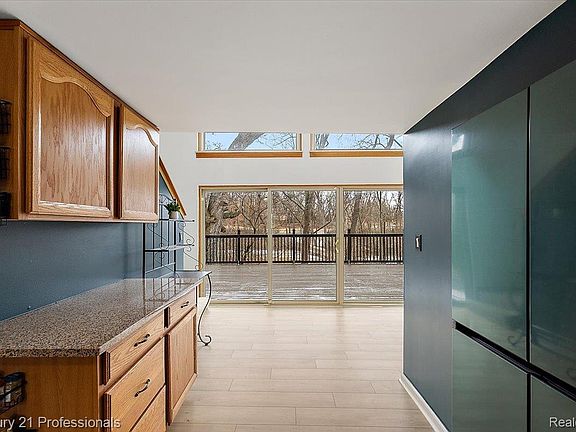 3rd image of 3185 Shimmons Rd