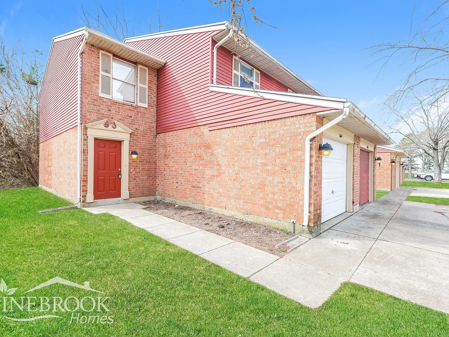 2464 Cross Village Drive — Photo 2