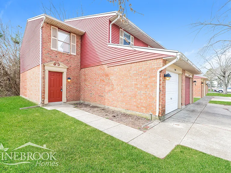 2464 Cross Village Dr — Photo 2