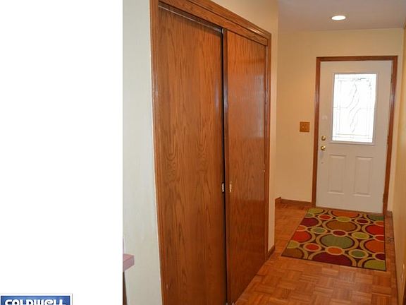 Entry way and closet.