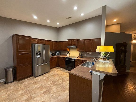 4th image of 337 Kempton Ln