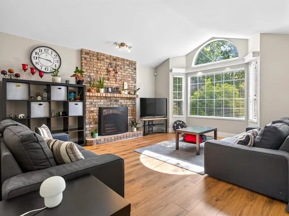 15733 98a Ave, Surrey, BC V4N 2V7