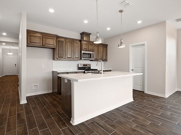5th image of 902 S Templo Dorado