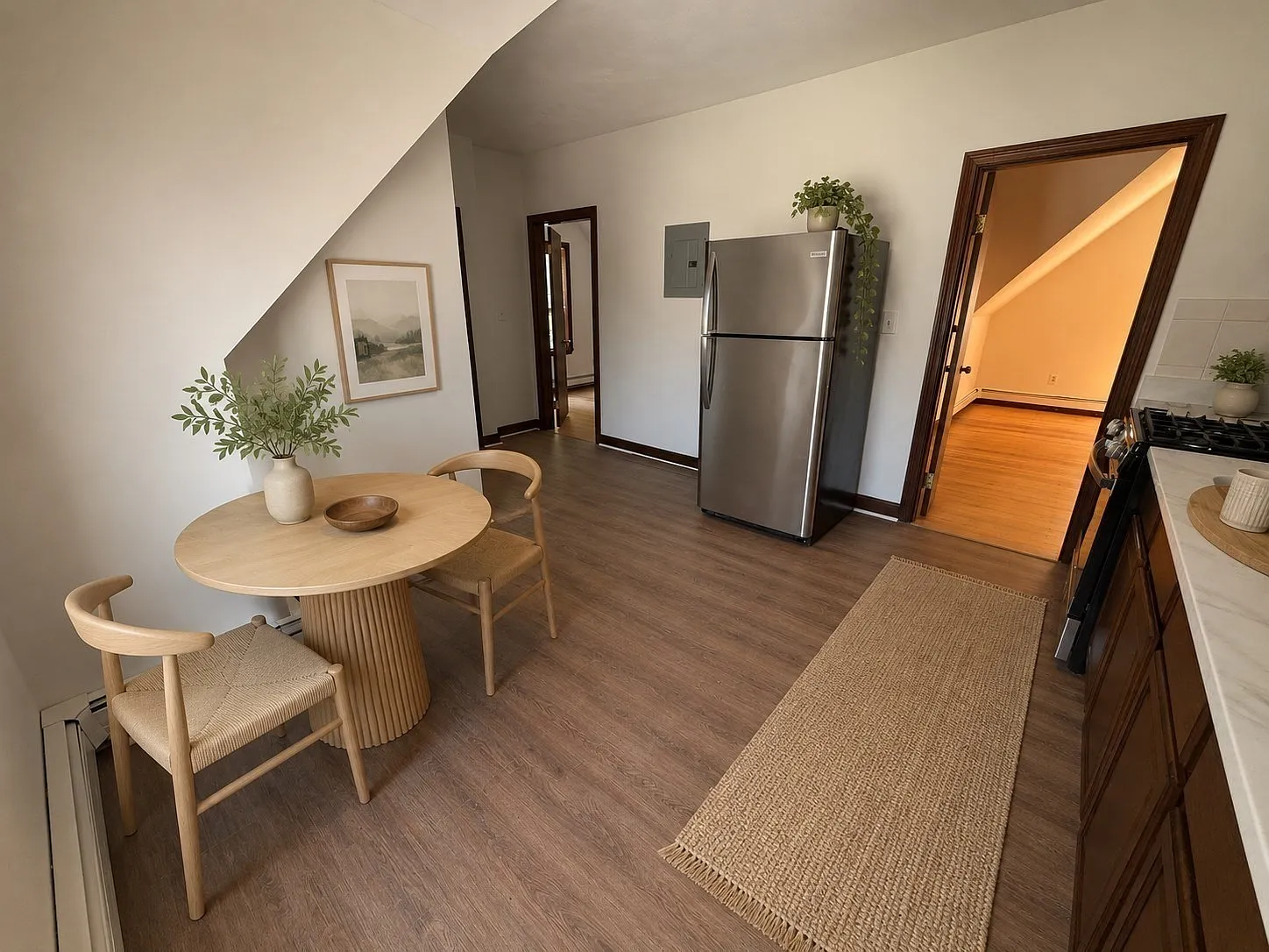 3 bed, 1.0 bath, 1100 sqft, $2,500 — Photo 4