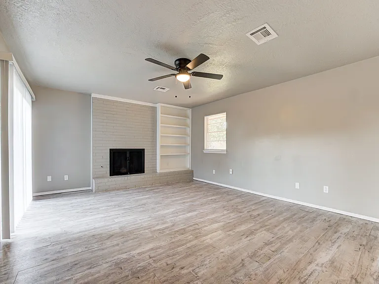2287 Houston Ave — Photo 4