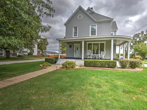 150 S Wall St, Macon, IL 62544