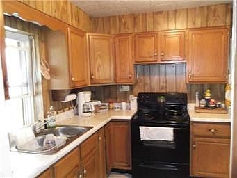 3rd image of 4466 Adams St