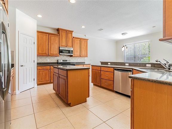 3rd image of 4832 Legacy Oaks Dr