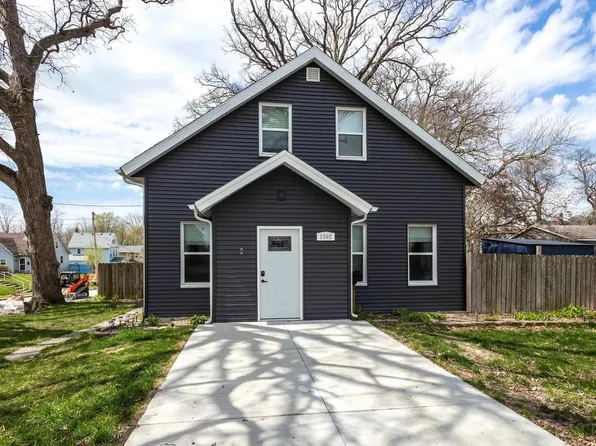 1302 Scott St, Davenport, IA 52803