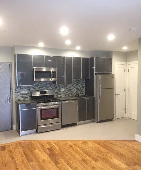 25-77 36th St #4F — Photo 1