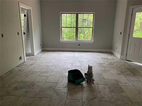 4th image of 11 Hedden Ln