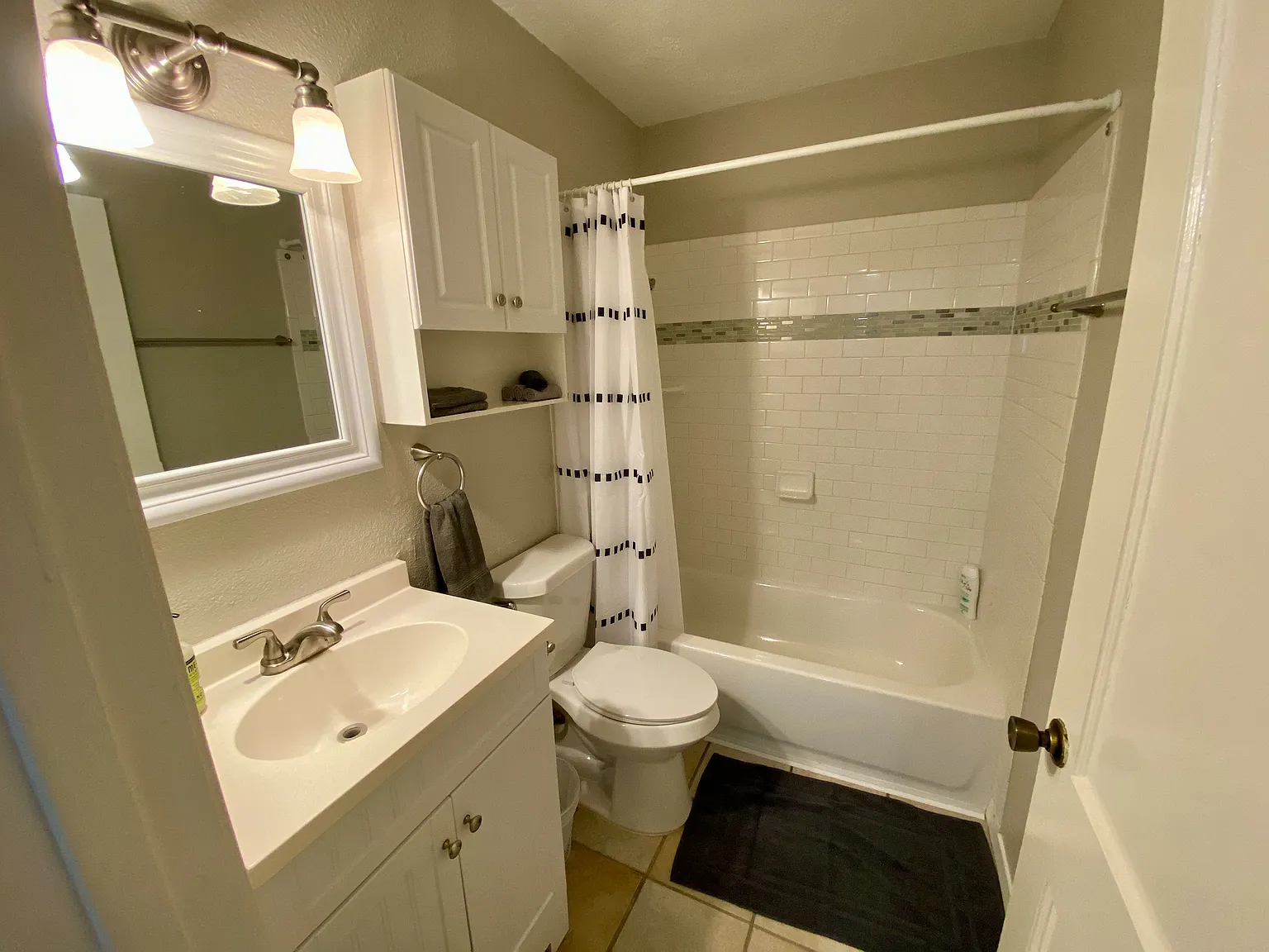 2 bed, 950 sqft, $1,400 — Photo 3