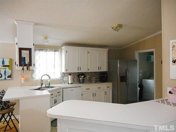 5th image of 104 Blueberry Dr