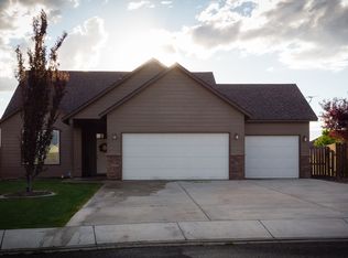 1803 Wallace Ct, West Richland, WA 99353
