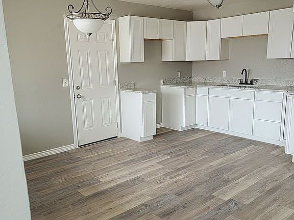 2nd image of 608 Elm Ave