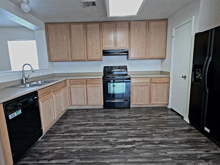 8015 Thicket Pass — Photo 8