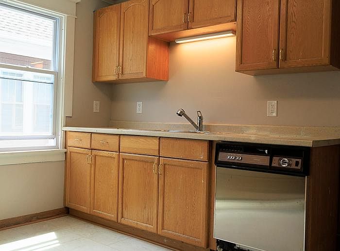 kitchen w/ dishwasher