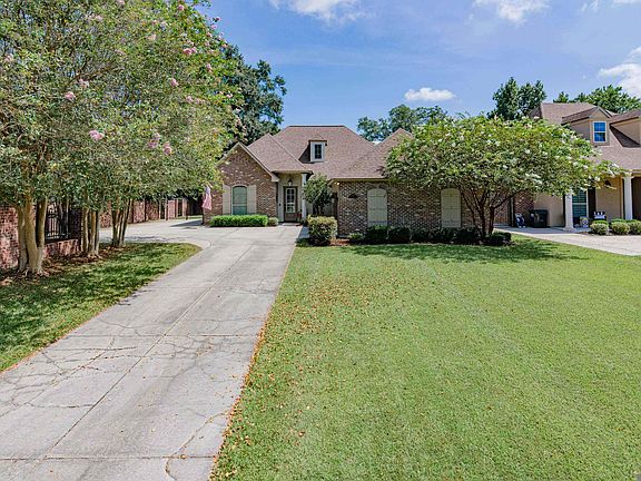 4th image of 37220 Renaissance Dr