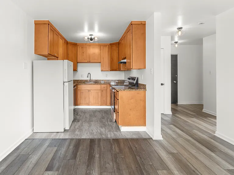 The Edgeworth Apartments — Photo 22